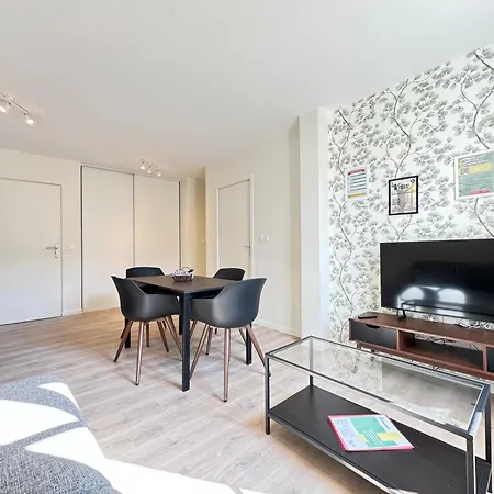Neuf Pour 4 Personnes Au Coeur De N6 *