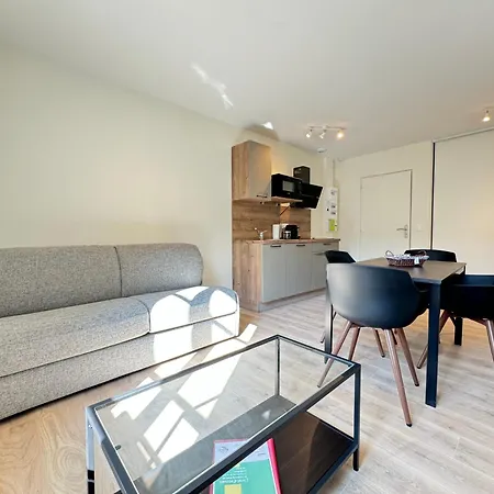 Neuf Pour 4 Personnes Au Coeur De N6 *
